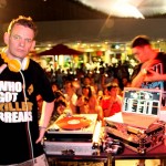 德国的DJ DSK（穿着精气神制作的Tee）